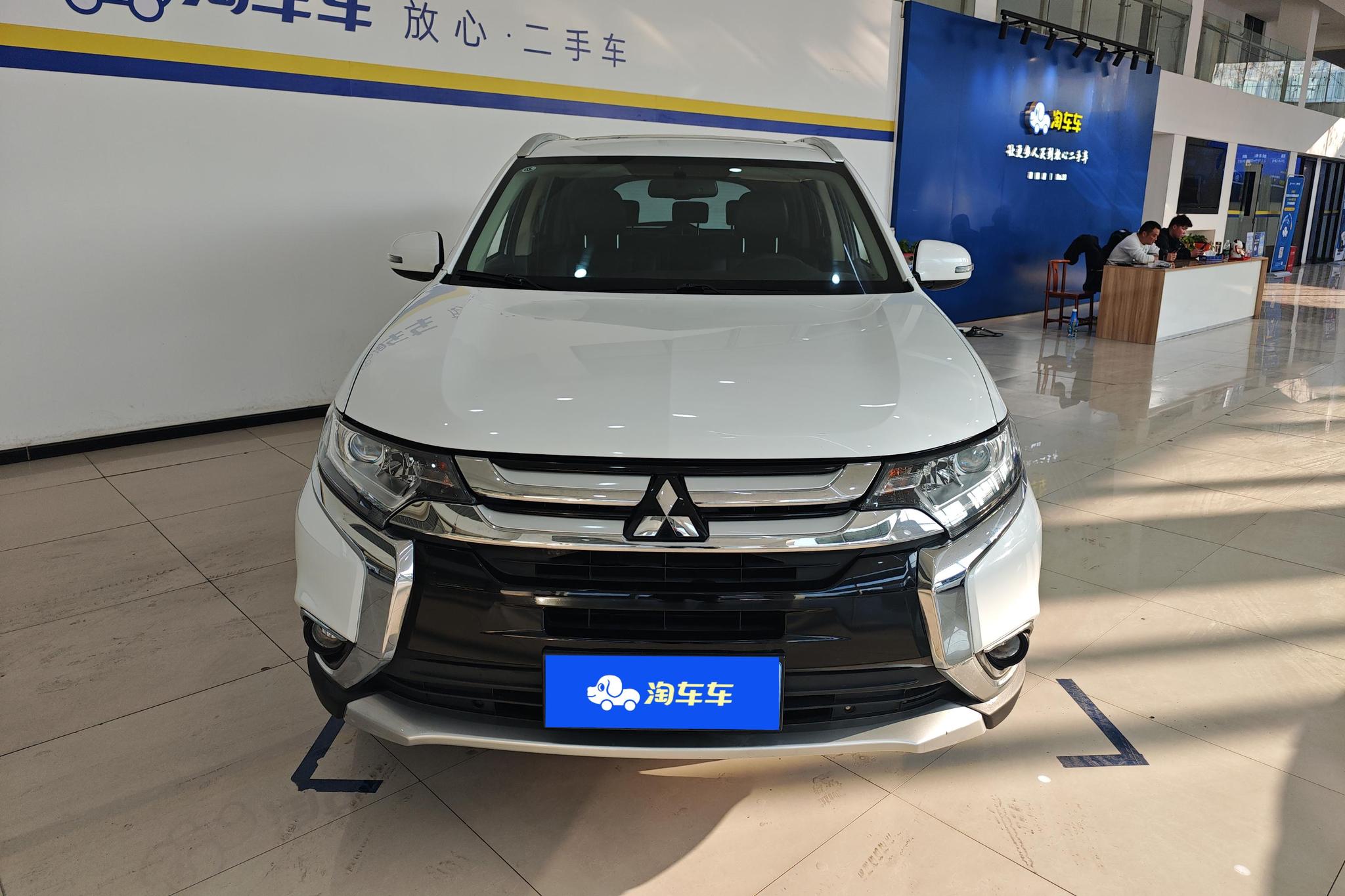 Mitsubishi Outlander 2018 2.0L 7 мест