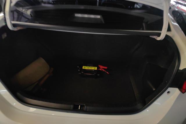 Toyota Corolla dual engine E+ id 3781521 из Китая 7