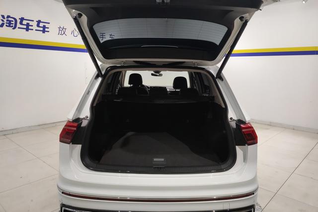 Volkswagen Tiguan L 2023 — фото 17