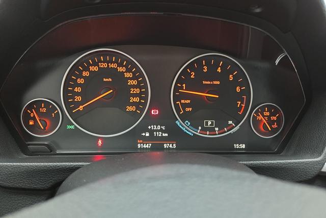 BMW 3 Series 2019 — фото 13