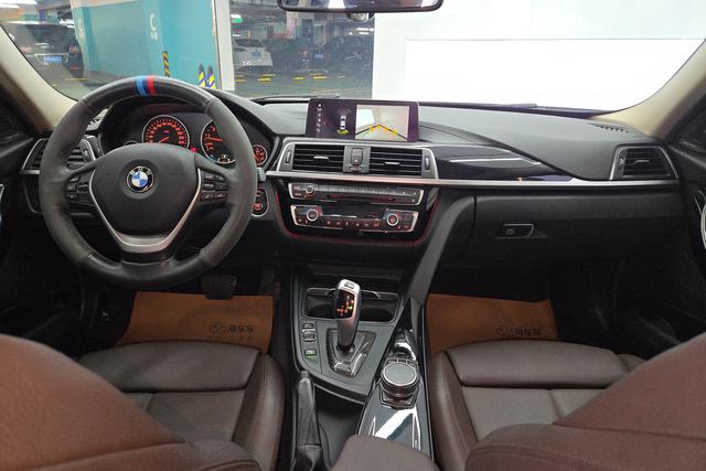 BMW 3 Series 2019 — фото 11