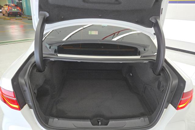Jaguar XEL 2021 2.0 T 250 PS S — фото 17
