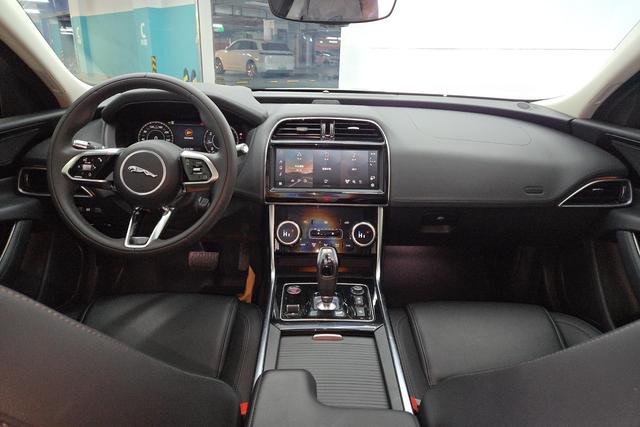 Jaguar XEL 2021 2.0 T 250 PS S — фото 11