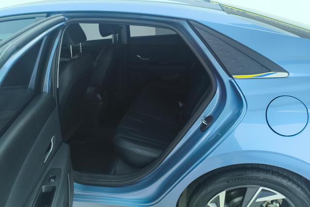 Hyundai Elantra 2023 1.5 L CVT GLX — фото 16