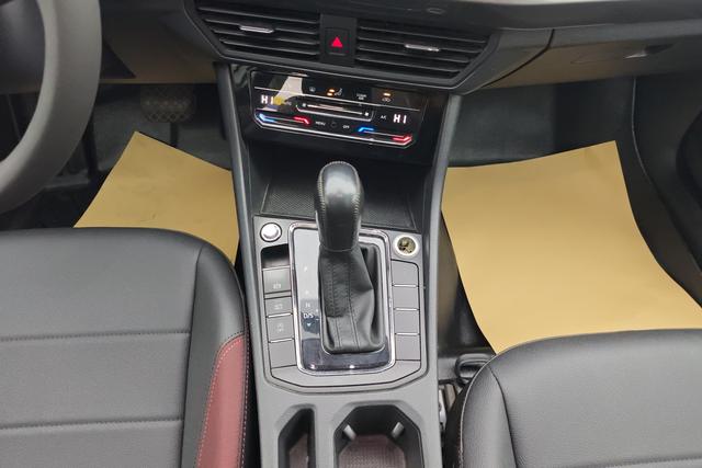 Volkswagen Bora 2021 200 TSI DSG — фото 14
