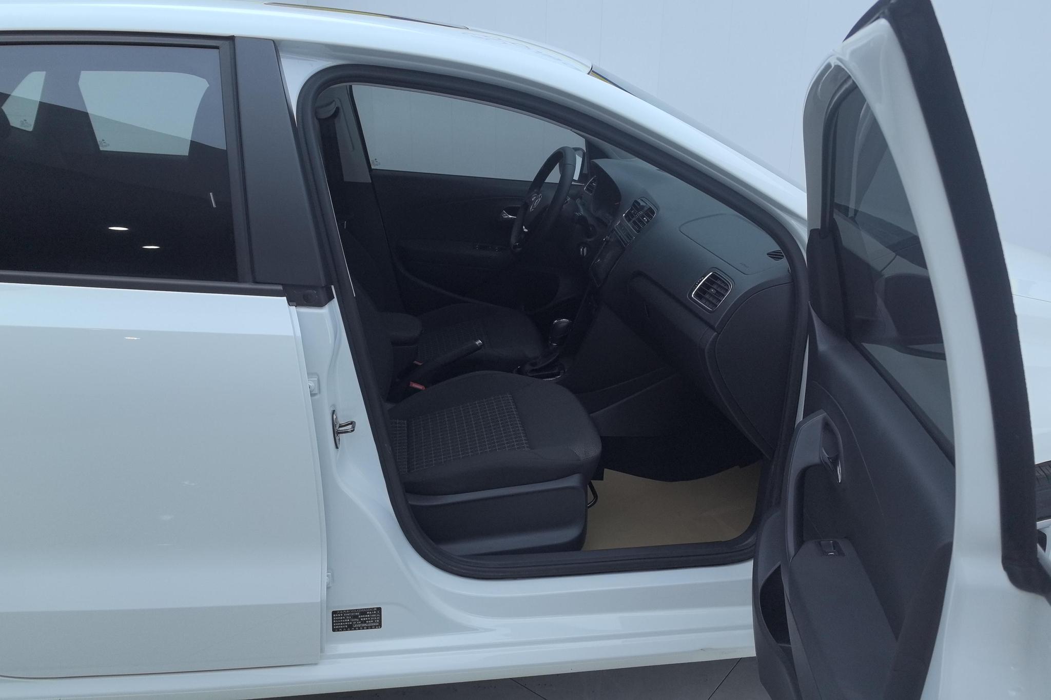 Volkswagen Polo 2018 1.5L AT