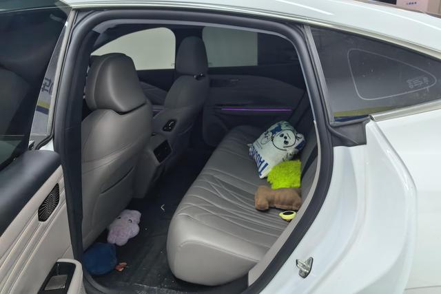 Geely Galaxy Galaxy Sparkle 8 PHEV 2025 Белый из Китая, фото 3