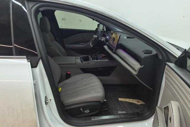 Geely Galaxy Galaxy Sparkle 8 PHEV id 3782648 из Китая 16