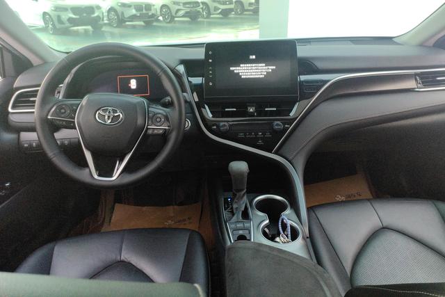 Toyota Camry 2021 — фото 14
