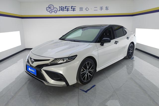 Toyota Camry 2021 — фото 1