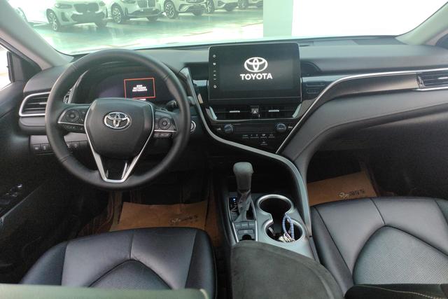 Toyota Camry 2021 — фото 12