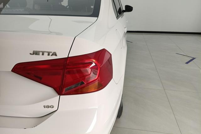 Volkswagen Jetta 2017 1.5 L AT — фото 5