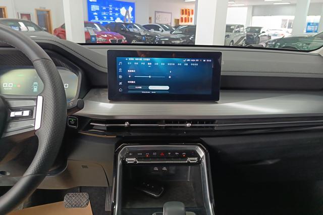 Wuling Asta 2022 2.0 L DHT — фото 12