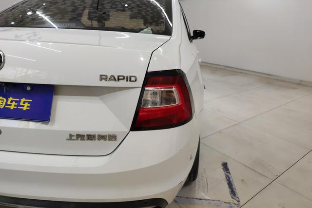 Skoda Rapid 2018 1.6 L MT — фото 9