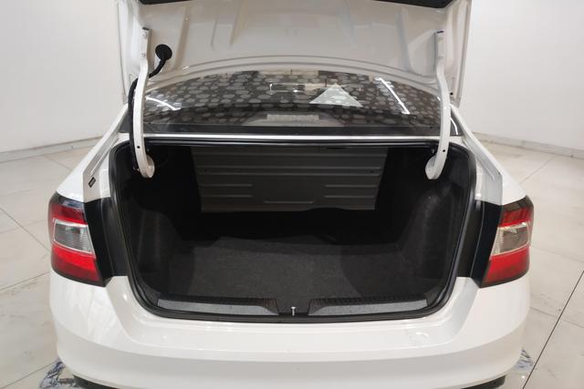 Skoda Rapid 2018 1.6 L MT — фото 17
