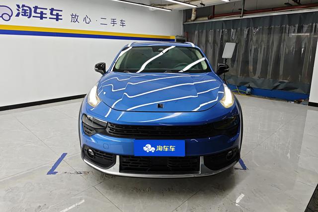 Lynk & Co 02 2018 1.5 T DCT 2 WD Pro V — фото 2