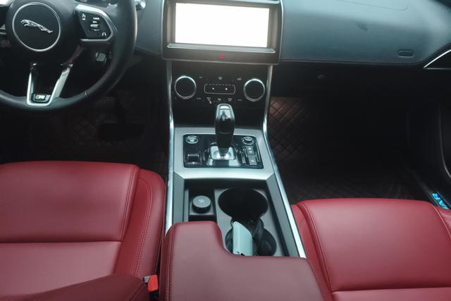 Jaguar XEL 2020 2.0 T 200 PS R-DYNAMIC S — фото 15