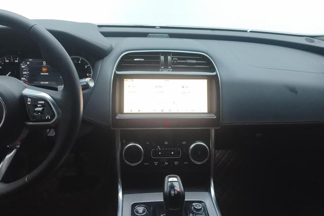 Jaguar XEL 2020 2.0 T 200 PS R-DYNAMIC S — фото 11