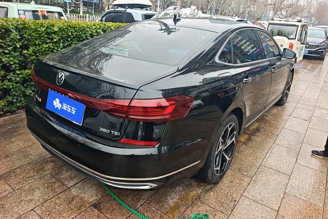 Volkswagen Passat 2024 380 TSI — фото 3