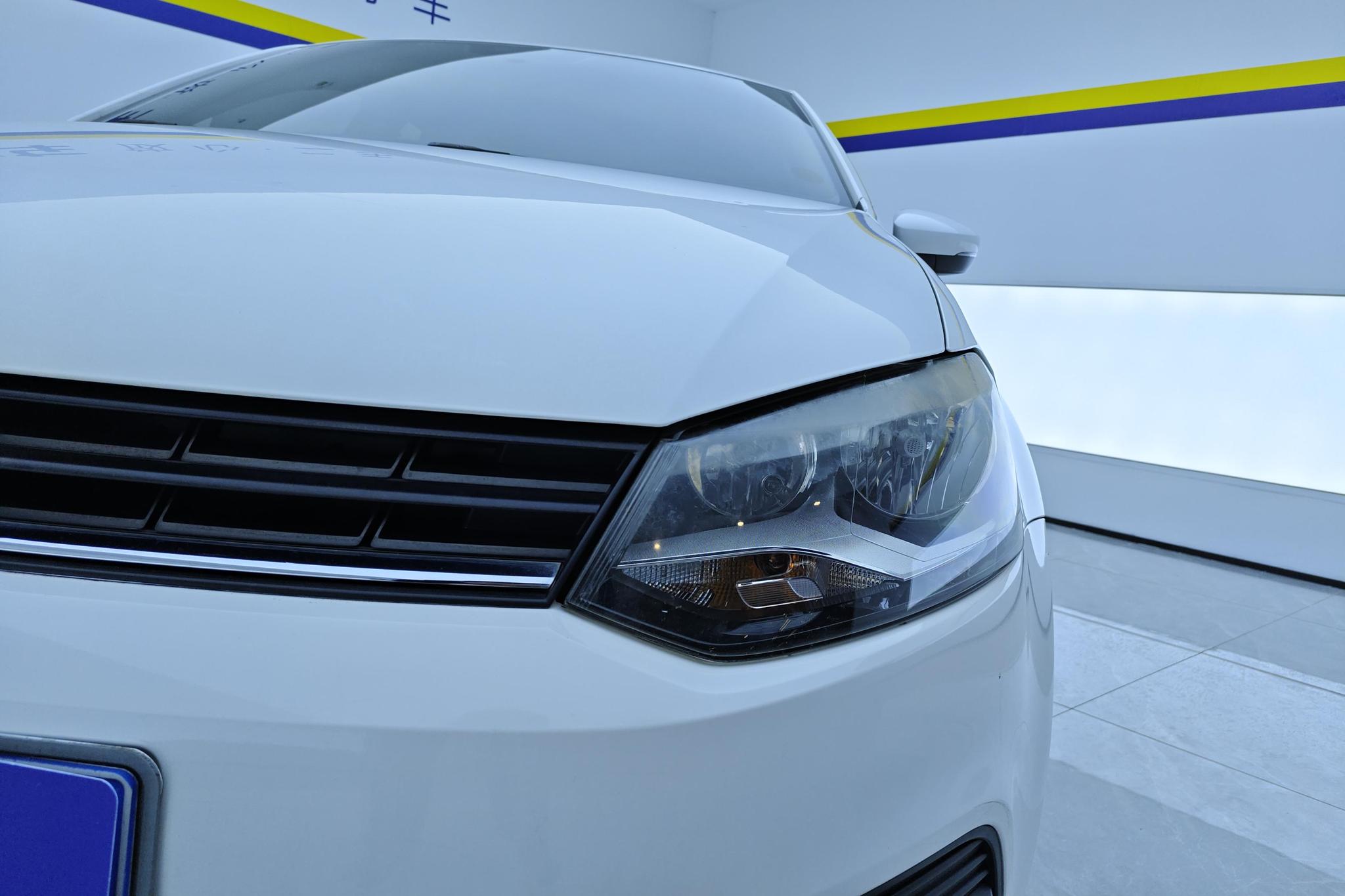 Volkswagen Polo 2014 1.4L MT