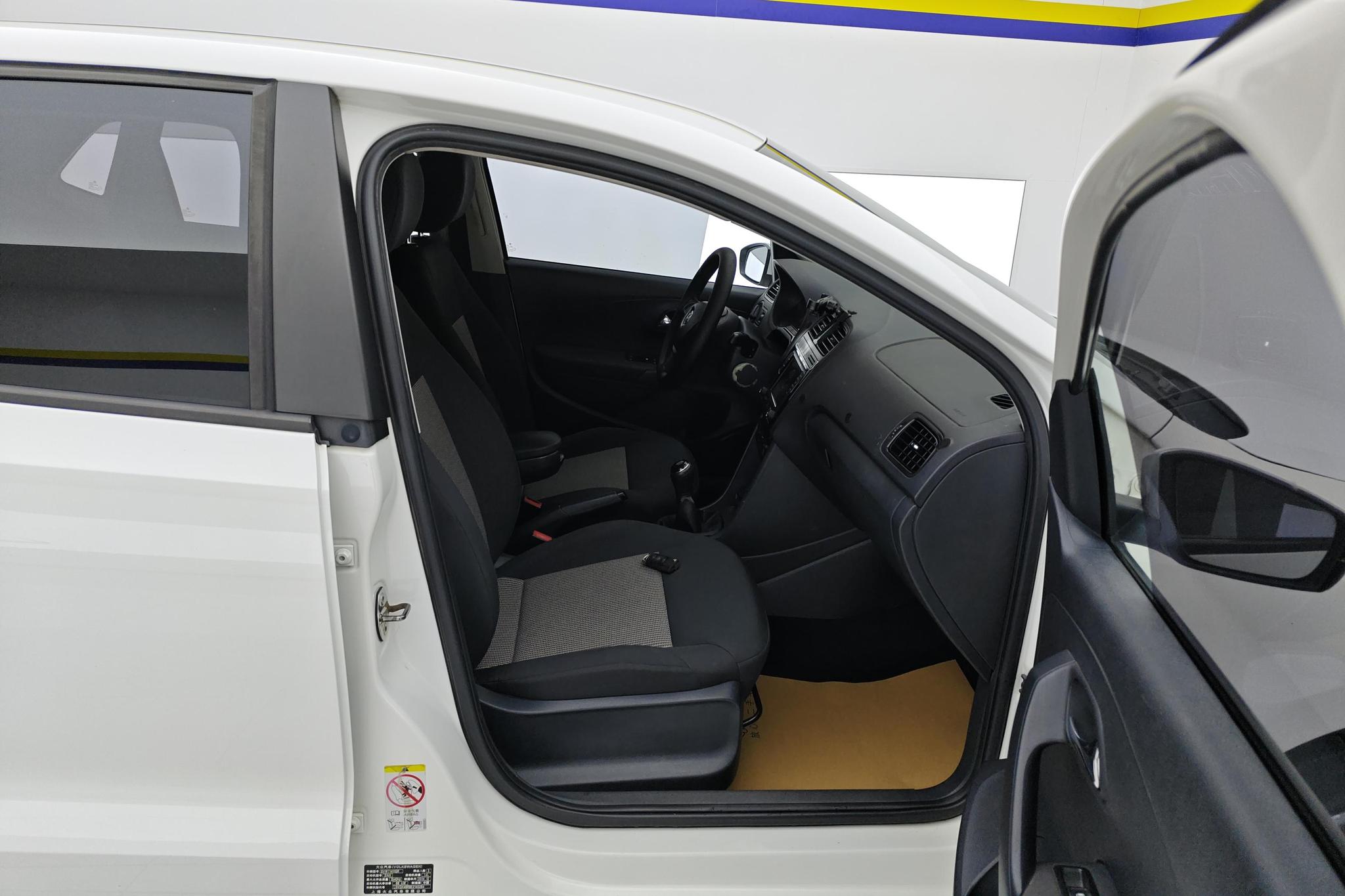 Volkswagen Polo 2014 1.4L MT