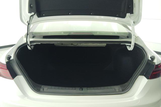 Geely Automobile Binrui 2020 Белый из Китая, фото 2