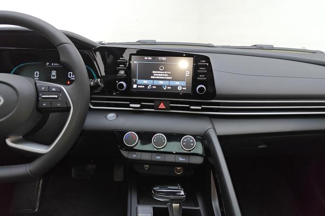 Hyundai Elantra 2025 Белый из Китая