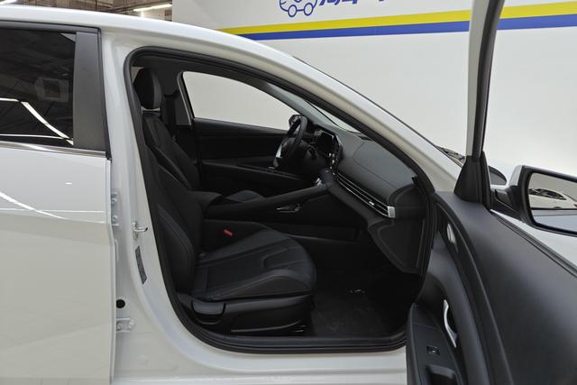 Hyundai Elantra 2023 1.5 L CVT GLX — фото 15