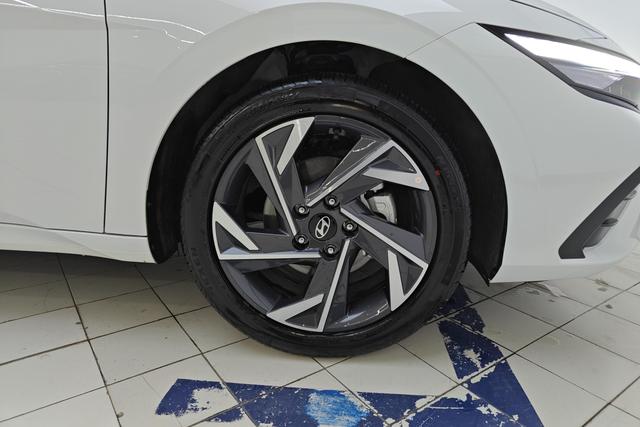 Hyundai Elantra 2023 1.5 L CVT GLX — фото 9