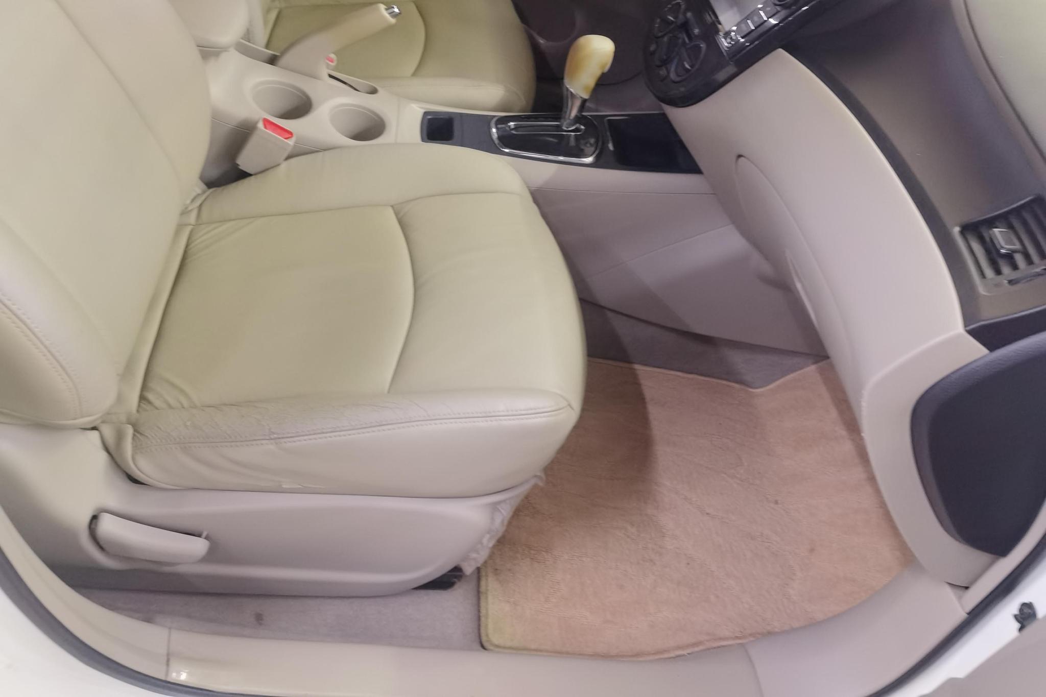 Nissan Tiida 2014 1.6L CVT Comfort