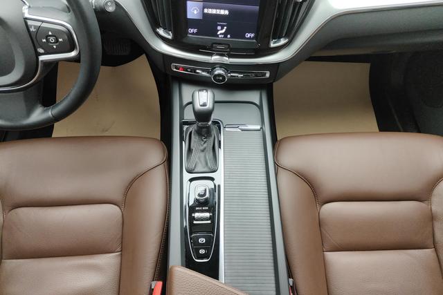 Volvo XC60 2020 T 5 4 WD — фото 15