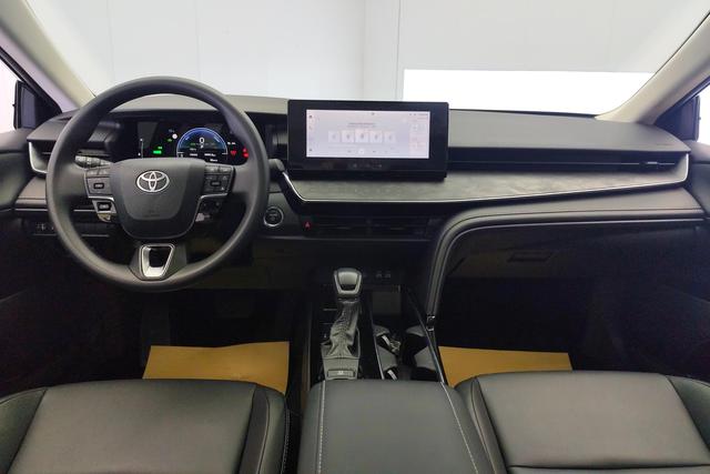 Toyota Camry 2024 2.0 HE — фото 13