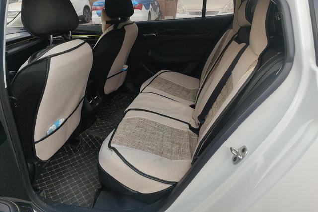 Roewe i5 2021 1.5 L MT — фото 16
