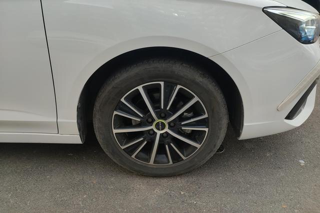 Roewe i5 2021 1.5 L MT — фото 4