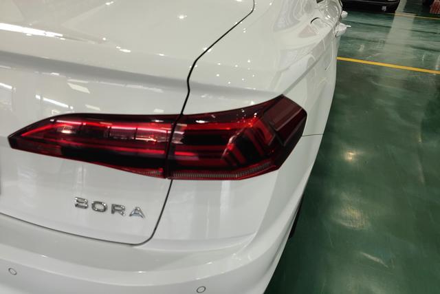 Volkswagen Bora 2022 Белый из Китая, фото 3