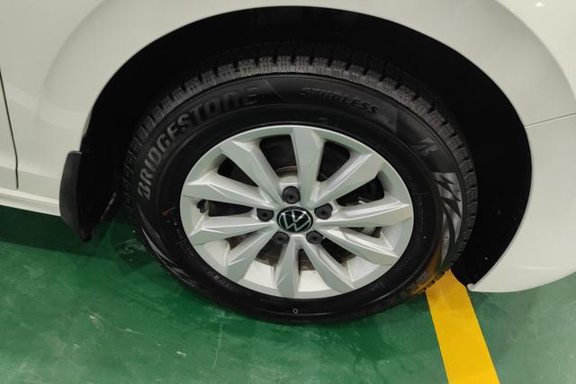 Volkswagen Bora id 3782413 из Китая 13