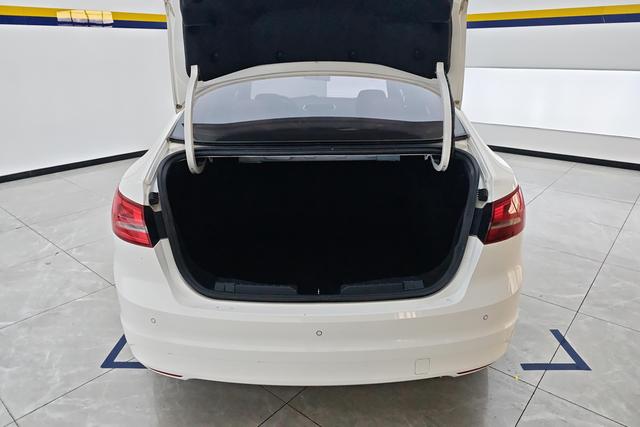Ford Escort 2015 1.5 L MTComfort — фото 17