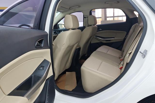 Ford Escort 2015 1.5 L MTComfort — фото 16