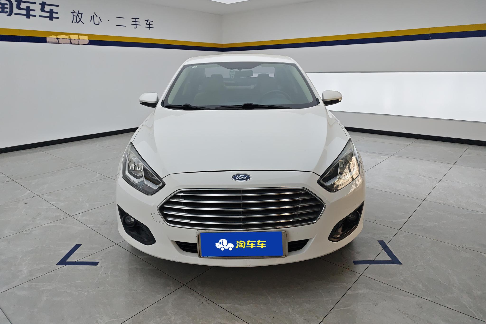 Ford Escort 2015 1.5L MT Comfort