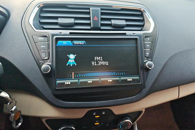 Ford Escort 2015 1.5 L MTComfort — фото 6