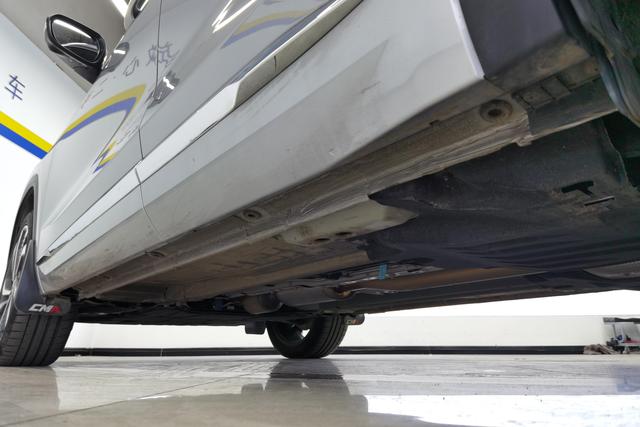 Geely Automobile Xingyue L 2024 Темно-серый из Китая, фото 6