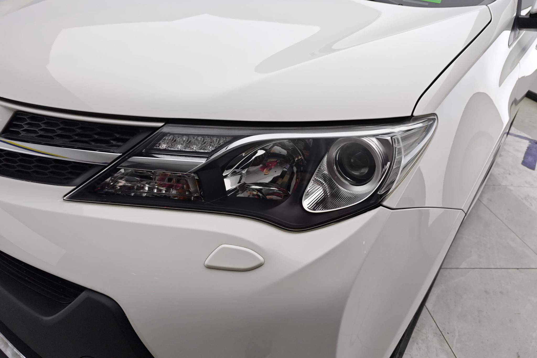 Toyota RAV4 2013 2.5L AT Luxury