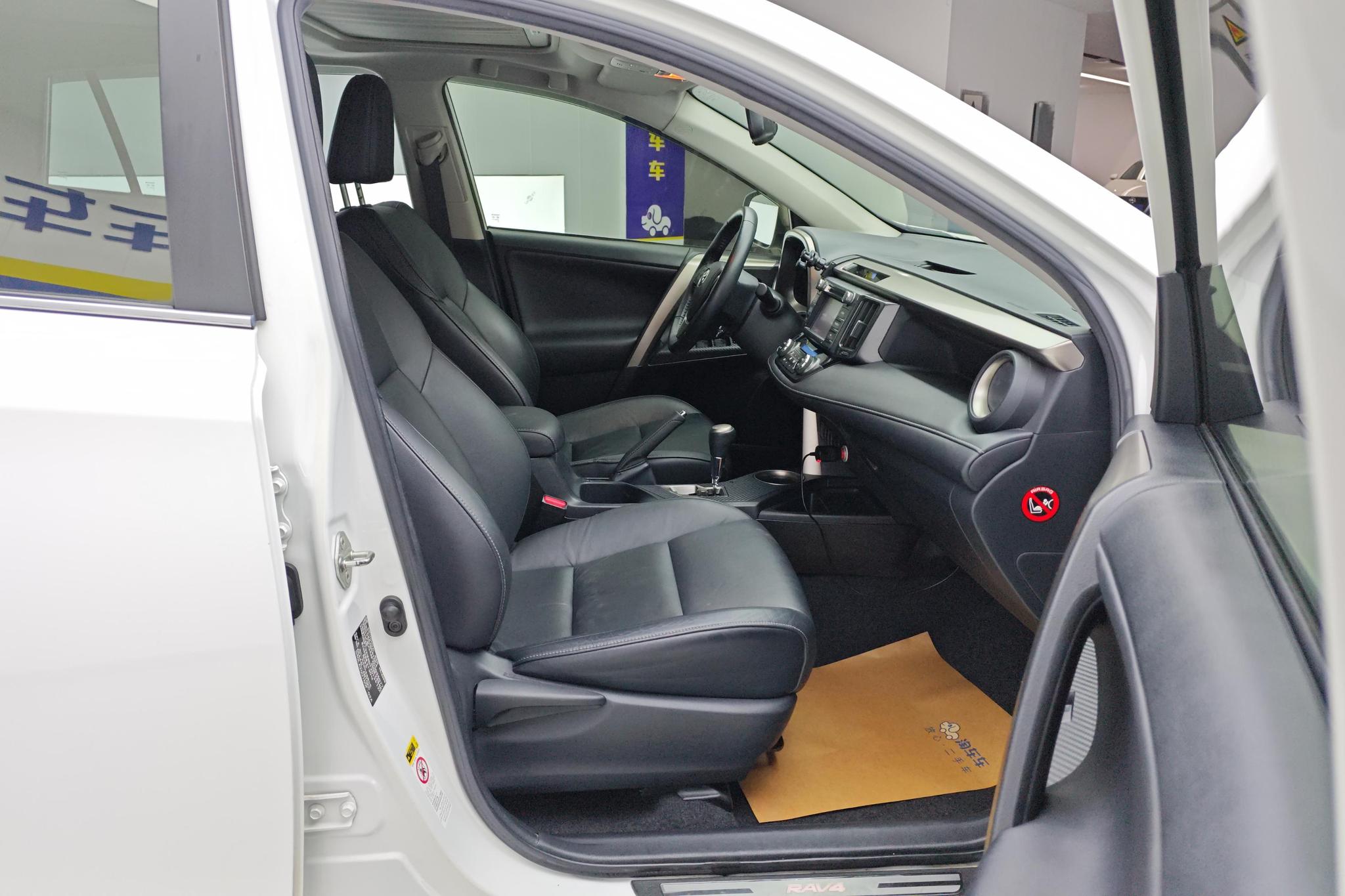 Toyota RAV4 2013 2.5L AT Luxury
