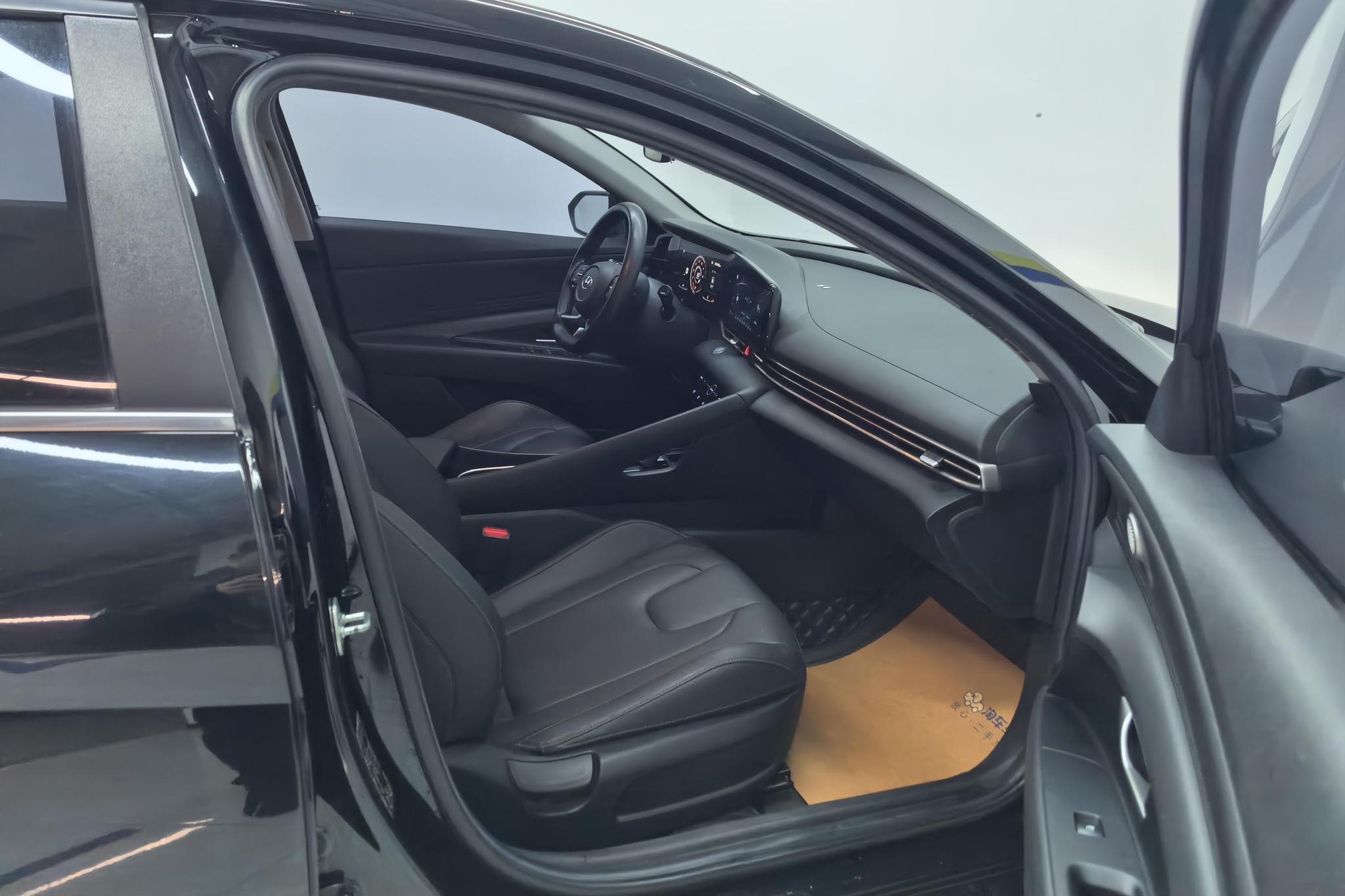Hyundai Elantra 2021 1.5L CVT LUX Luxury