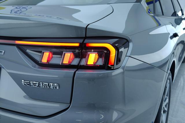 Ford Mondeo 2022 Eco Boost 245 Luxury — фото 5