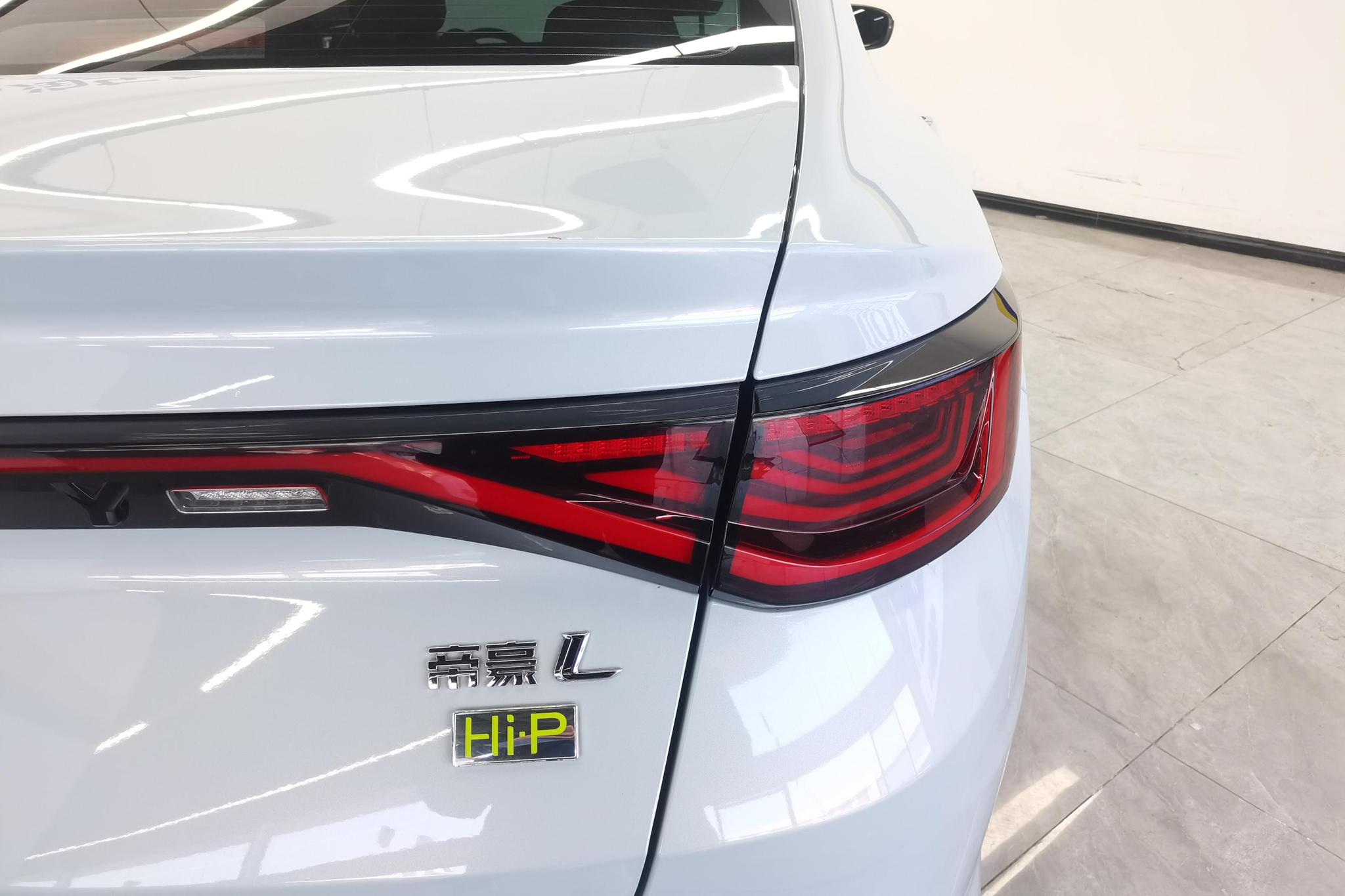 Geely Emgrand L HiP L HiP 2022 1.5TD-DHT Pro 100KM Super