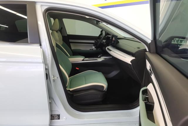 Geely Emgrand L HiP 2022 — фото 16