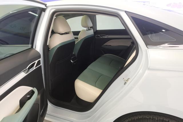 Geely Emgrand L HiP 2022 — фото 15