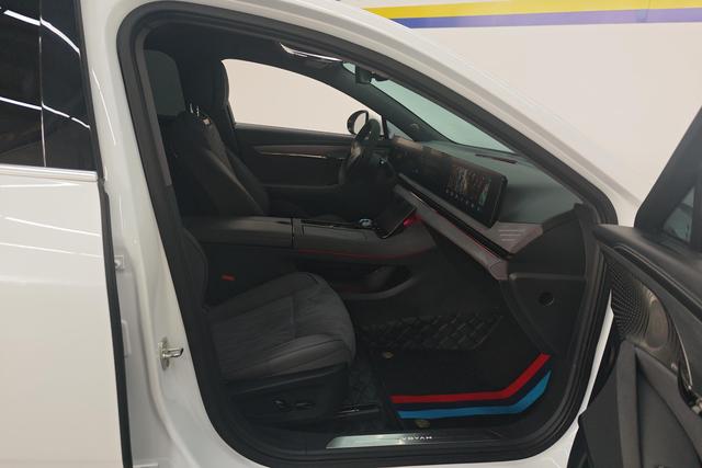 Lan Tu Chasing light PHEV 2023 Белый из Китая, фото 3