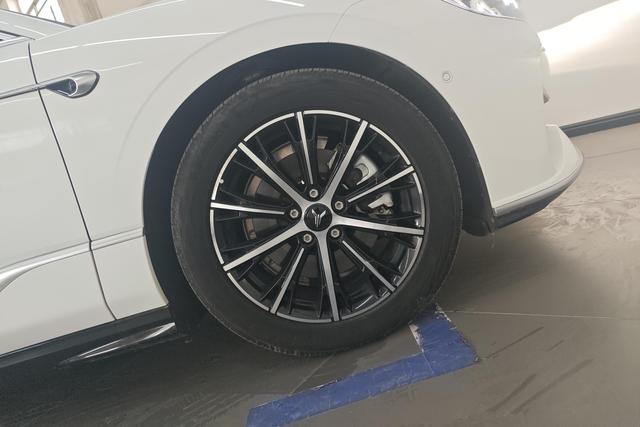 Lan Tu Chasing light PHEV id 3825538 из Китая 11